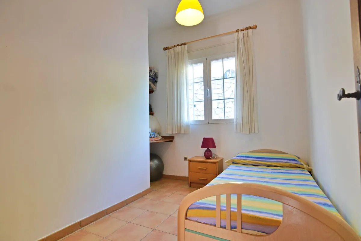 9b98f01533d4844b8b6cdb359b7641de