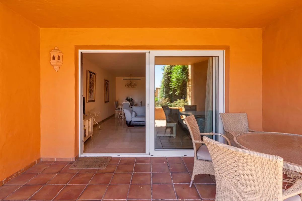 51d9932a4b9402f0f741d60b2baf8a84