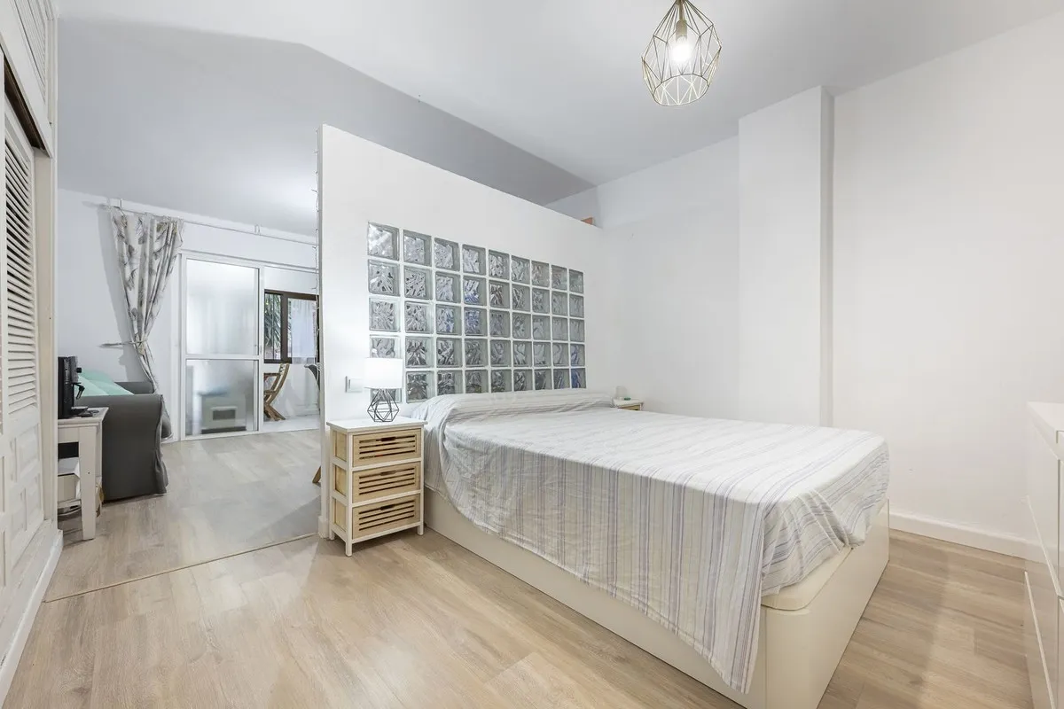 404ec094-bc68-4469-ac72-8b620a252f06