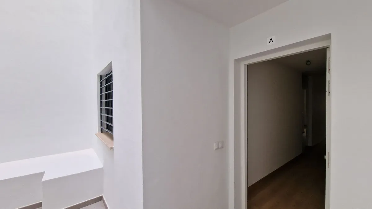 76069579-6aff-4c9b-ab1d-b52f99498afa