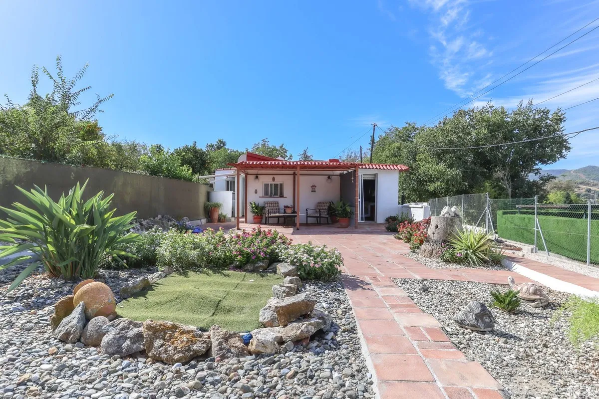 183f0b22-b82f-432c-b318-61769067dfe6