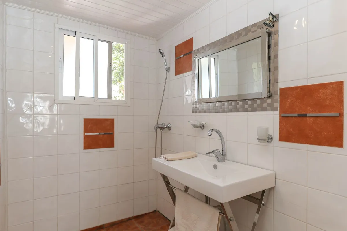 b6858040-e5b0-4f9c-bef8-49b62993f76c