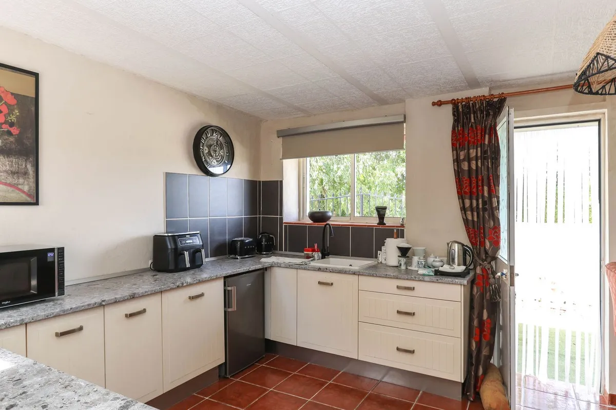 b9a1ba34-0367-4409-8b62-9c76ed9f0074