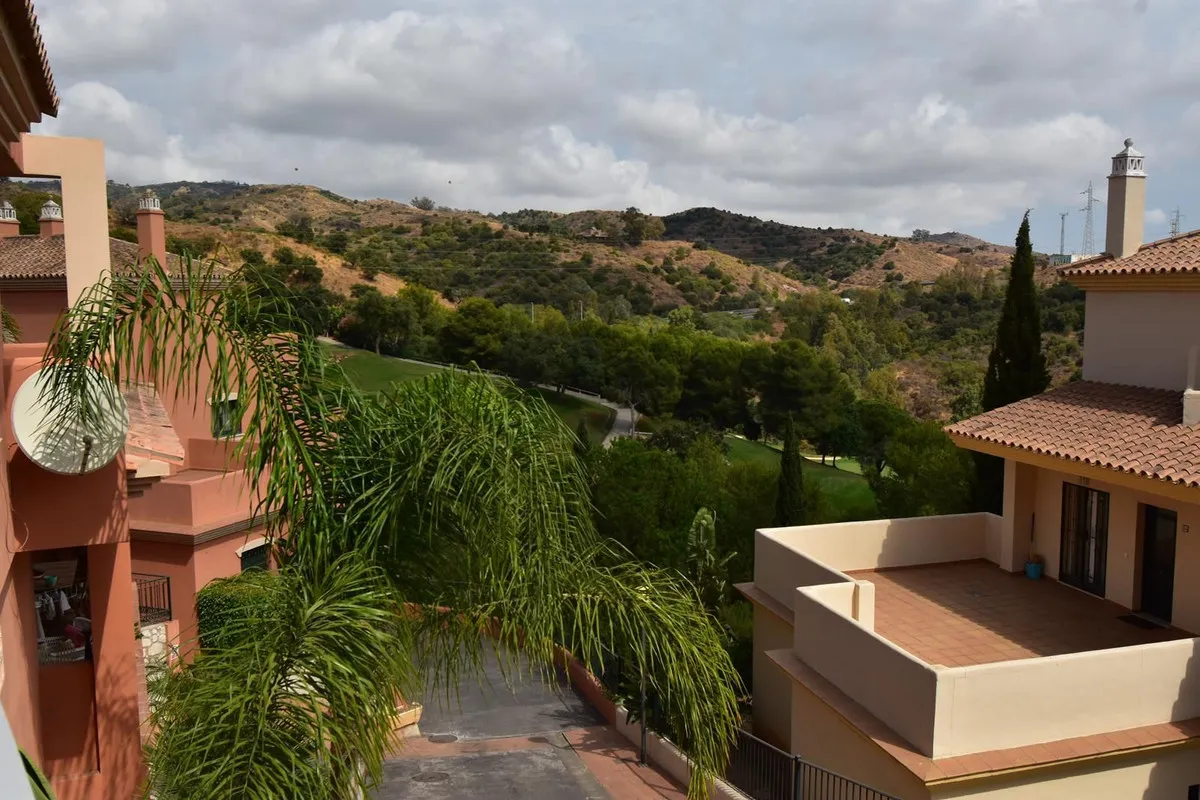 f2932249-7d74-494d-b95c-b9efef6b20dd