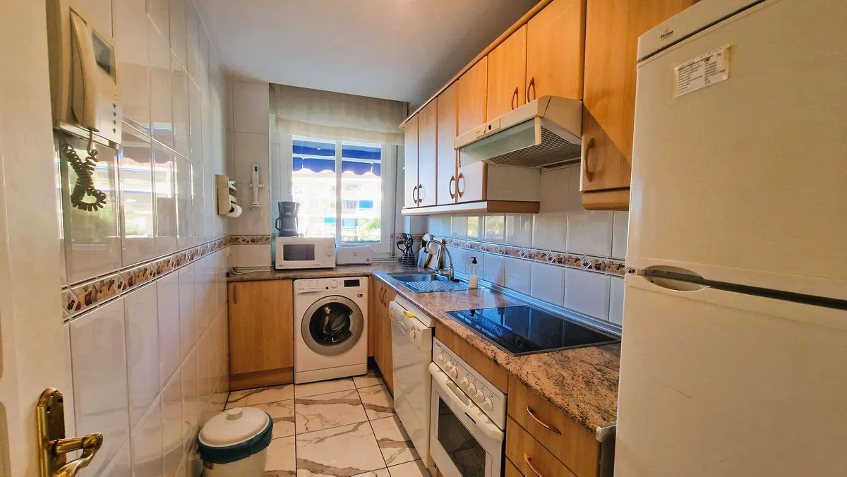 25f16166-c355-4fd2-bcb9-44e960972169