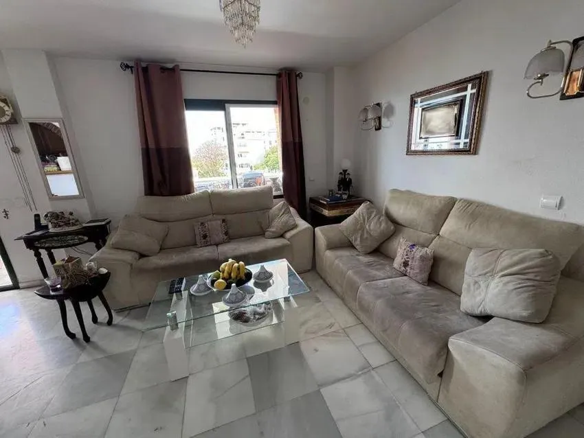 e2fb8d79-e4b0-4f54-88da-9c3480f3acb3