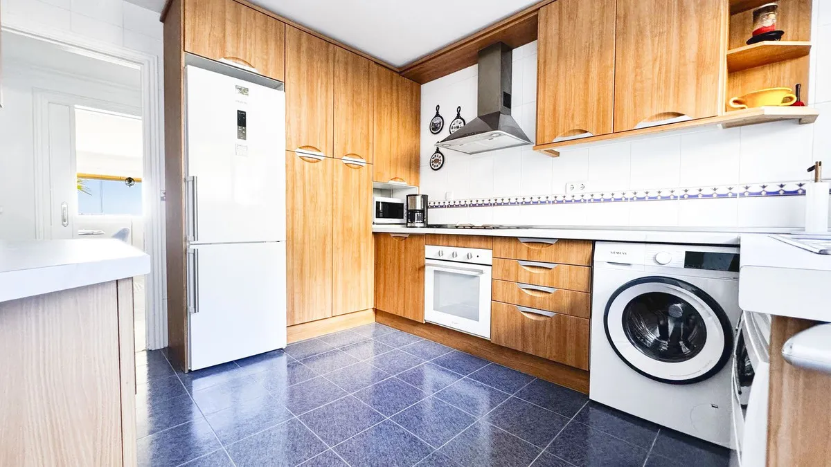 03afd696-9d8d-4a64-8828-cefb84070c57