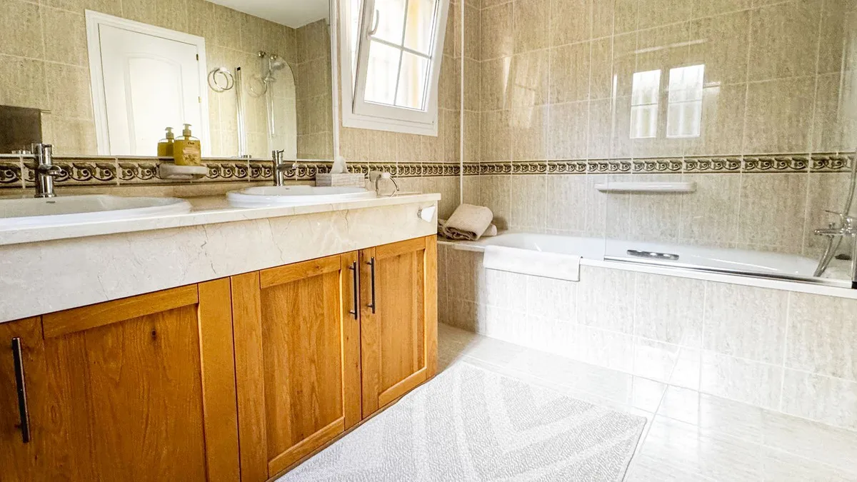 fe4c9a8d-c552-4a2c-9599-1eb4c2e255bd