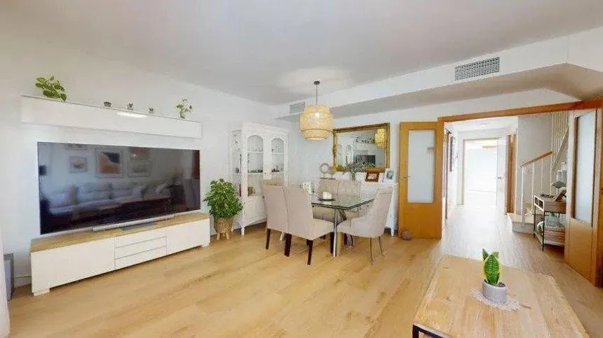 015d4b2d-693b-4e8c-9c14-de53433a5b1b