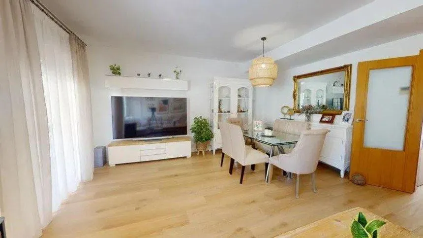 256fdfd2-2aee-487b-a5b1-d485f19c7b2d