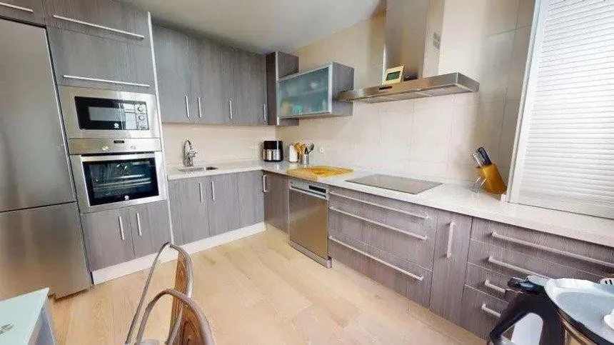 e3f8c810-4012-48b9-a2fe-29935872eb60