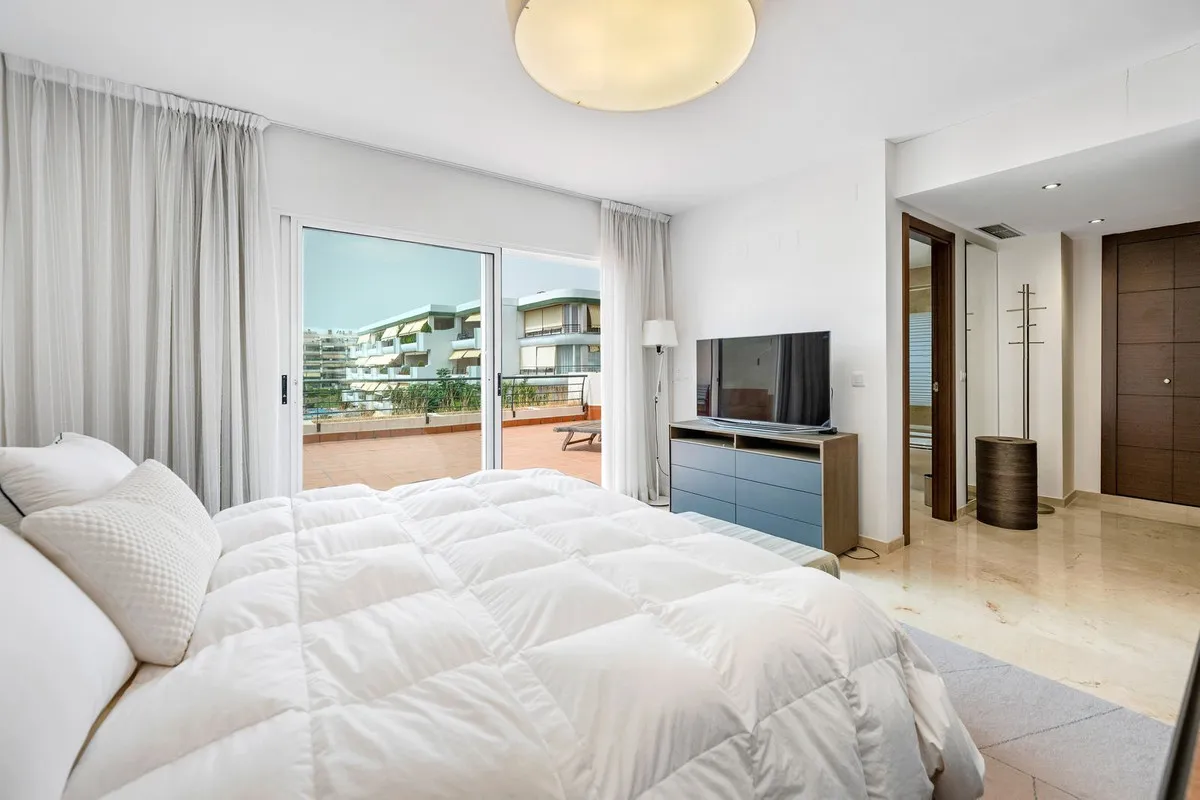 4f73267c-c435-43cf-9b70-3850121ecc6c