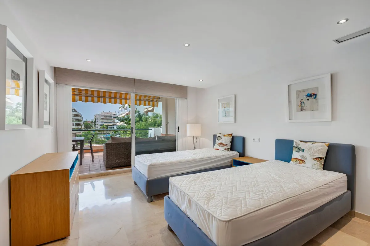 7334d790-1a4a-489e-a39b-562d5fde8b2f