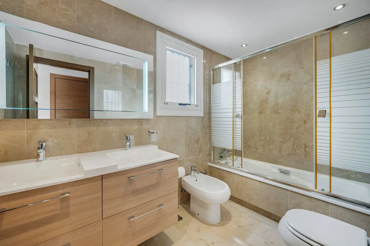 9f080a4d-f1f4-4ff6-a69b-bbd7888df57d