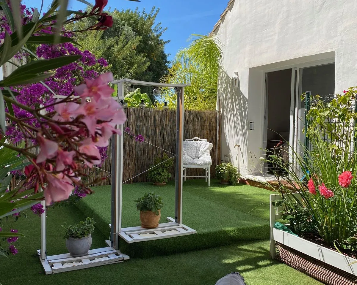 6dce9f9a-35d5-4301-ae47-160d234d1d51