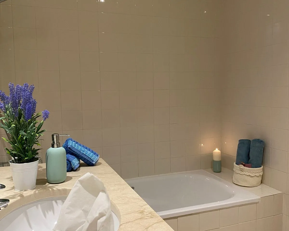 b8e15d63-89aa-4e79-aee1-8b09b902b17f