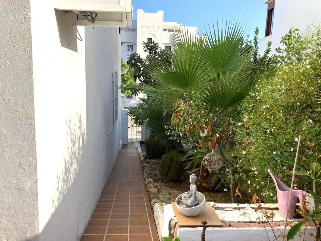 b58851f0-5472-4569-861e-a7cf749b9ce6