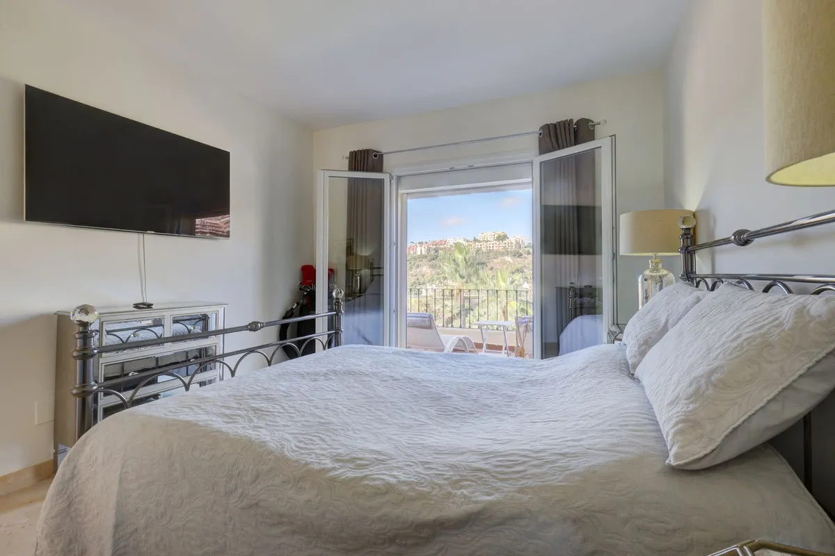 1e79b2b5-cd47-4393-9451-2e183fd0c3c0