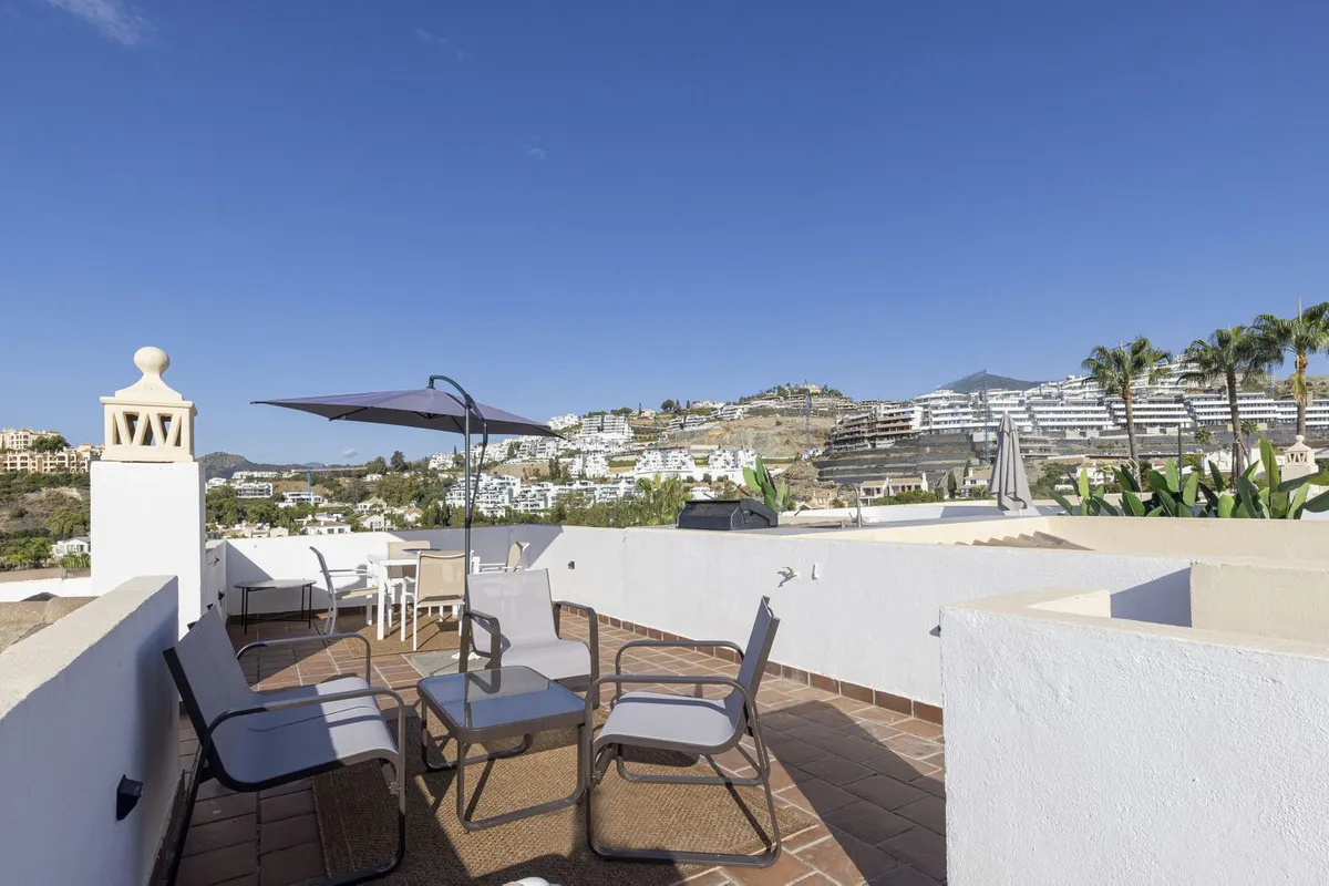 2af116af-9ef3-47ff-9aef-2e938bf7e294