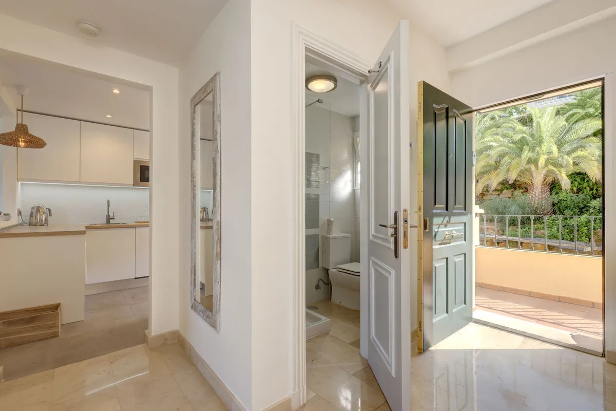 c9e4db64-f6f3-434e-954b-84ab3de4f682