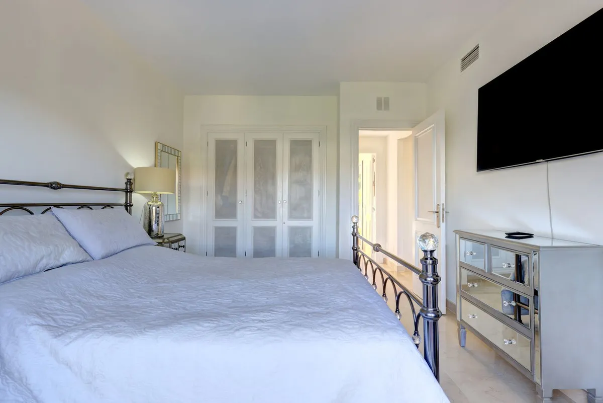 d8de5b33-f005-47a6-b9d6-c8de480a233d