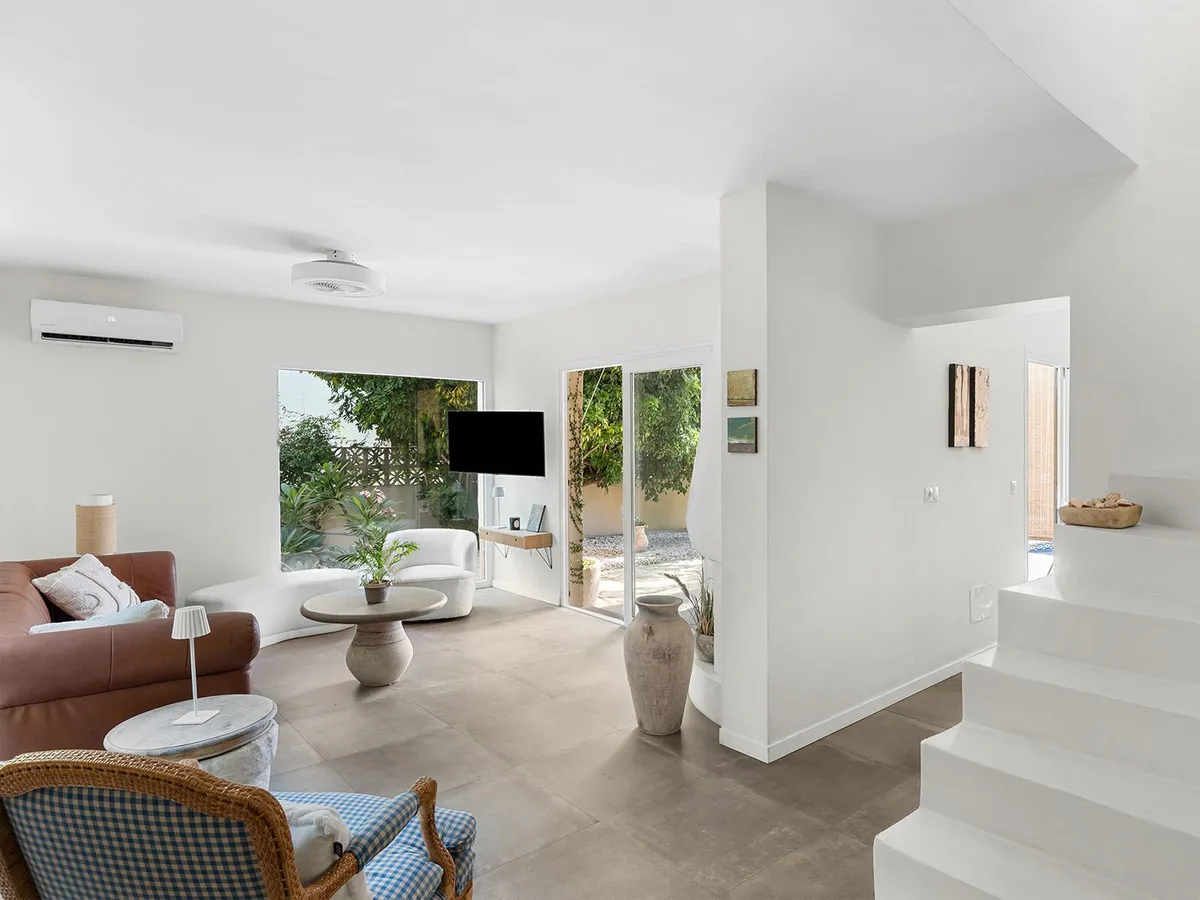 23034628-5d87-40f7-b1c0-493463a903da