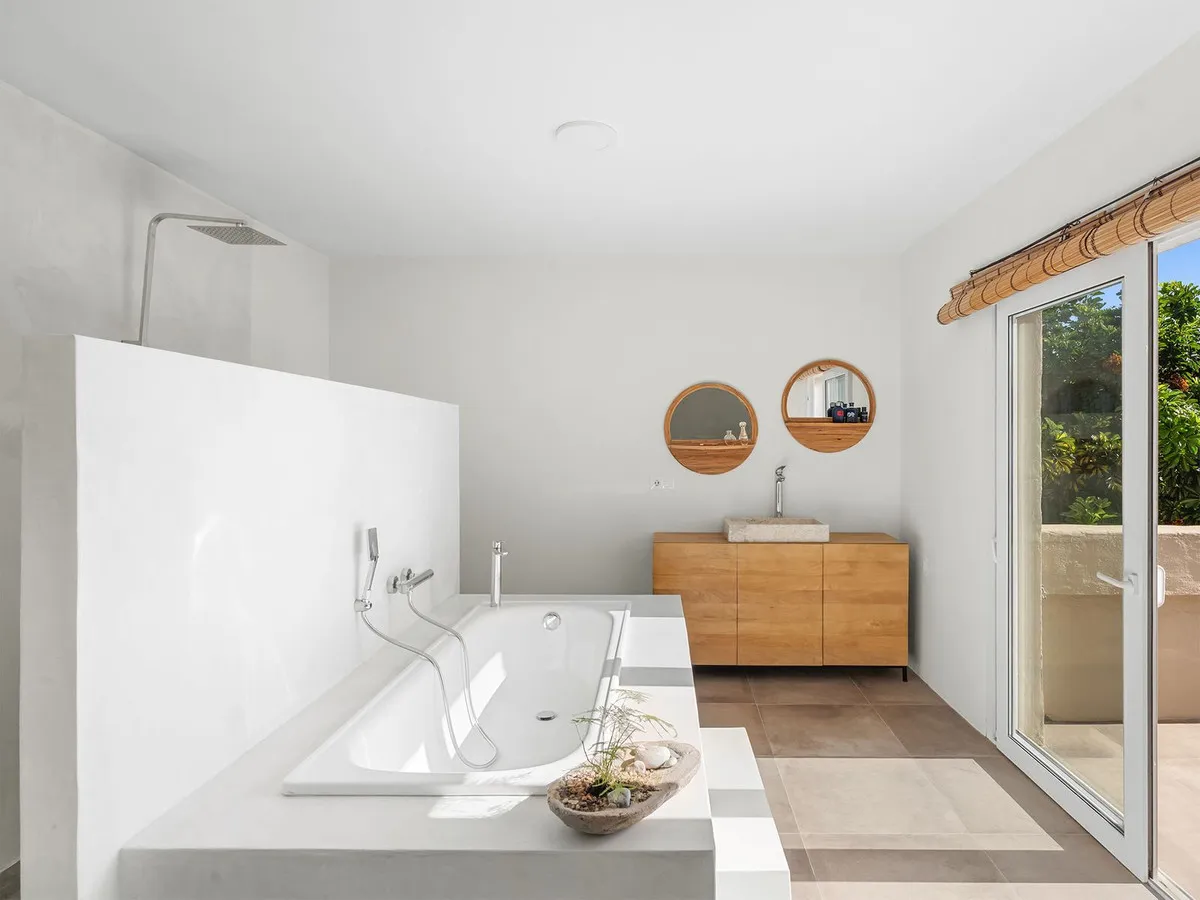 af6ee22c-ec78-4445-aa3d-96e1b3b80fea