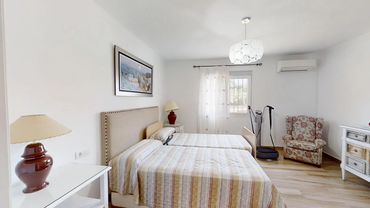 b9dcbcc7-0059-40e0-a8aa-c83164a03fbb