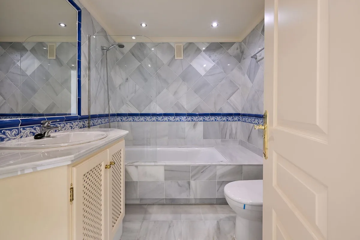 12bbf593-06ae-460a-baf7-67b6b1d2e2d8