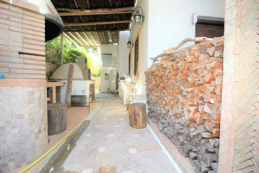 9ff4ed89-c932-4b24-9a63-e06bf25612e6