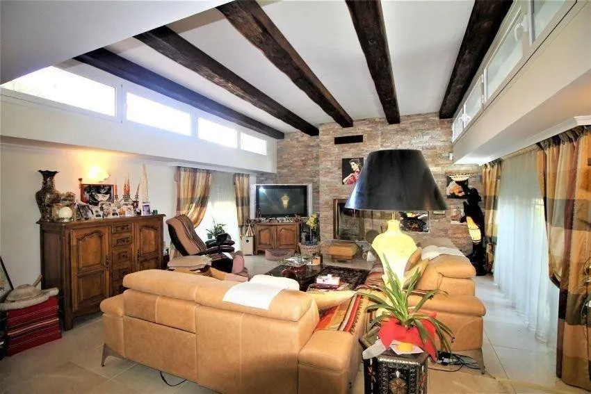 f5a13b06-797e-4879-b736-4d196c016421