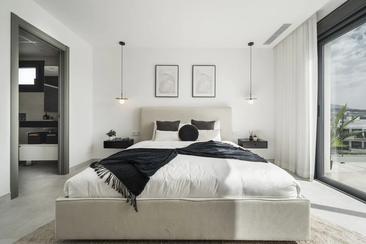 06e564c8-a145-4dc0-ac35-65f2f8e4081d