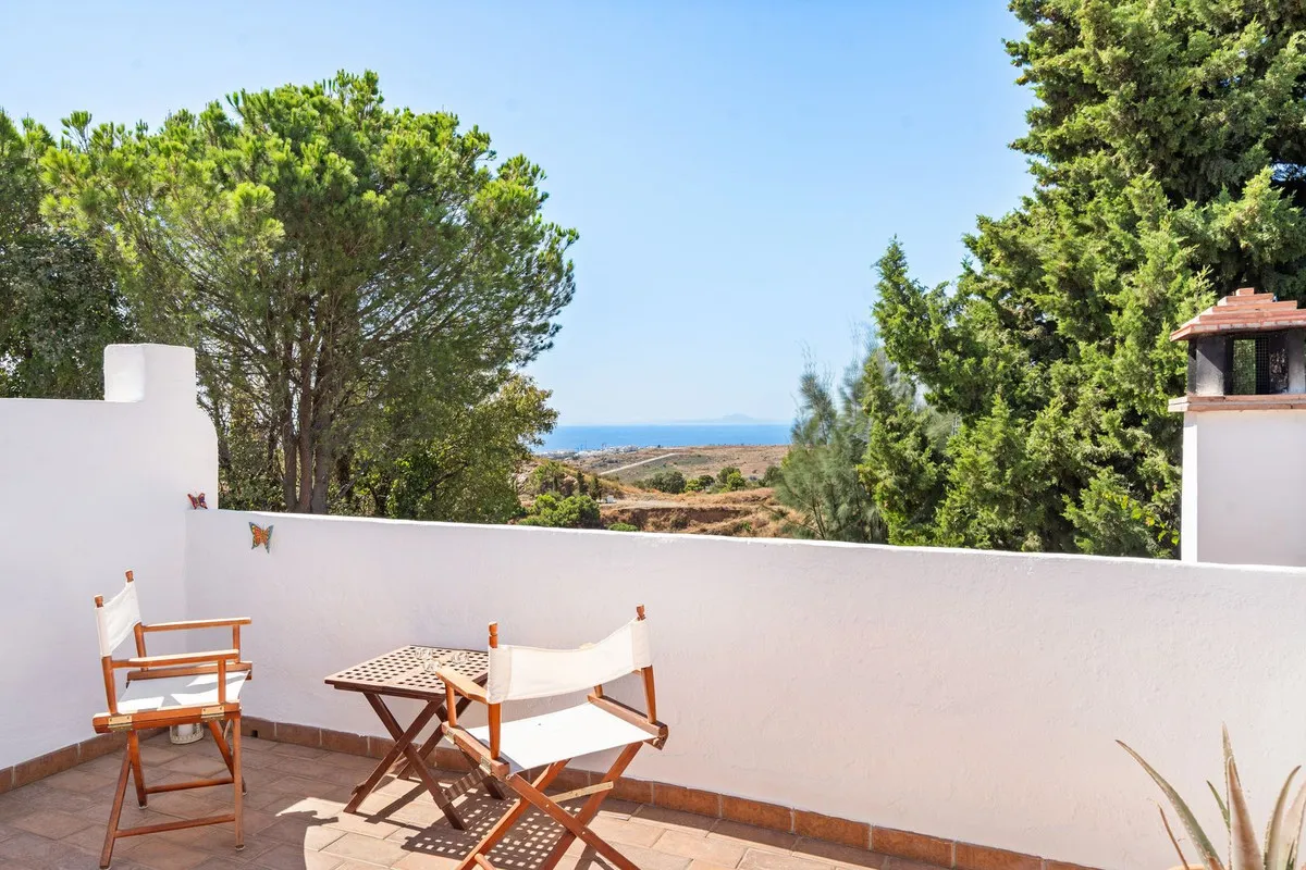 b8dfd1a9-a0b6-462b-9290-73d661e70ea6