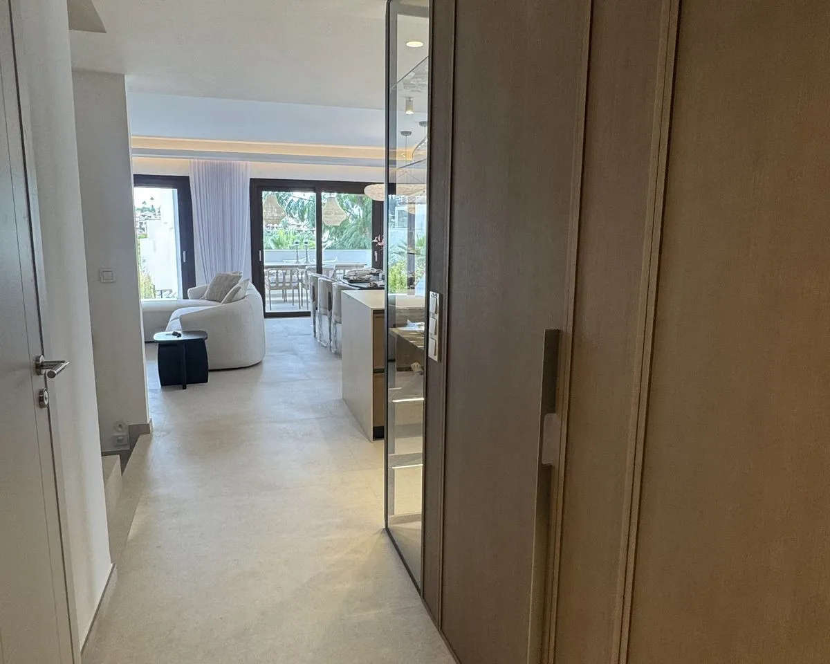 c37b2193-1aee-41d1-81d8-e144883a4f7a