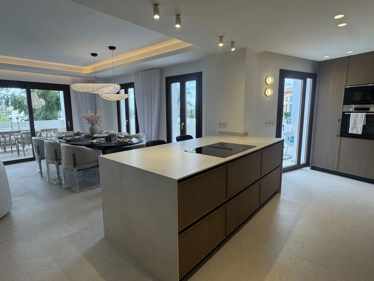 e3ee7838-2f27-4c8d-8c00-378411184c24