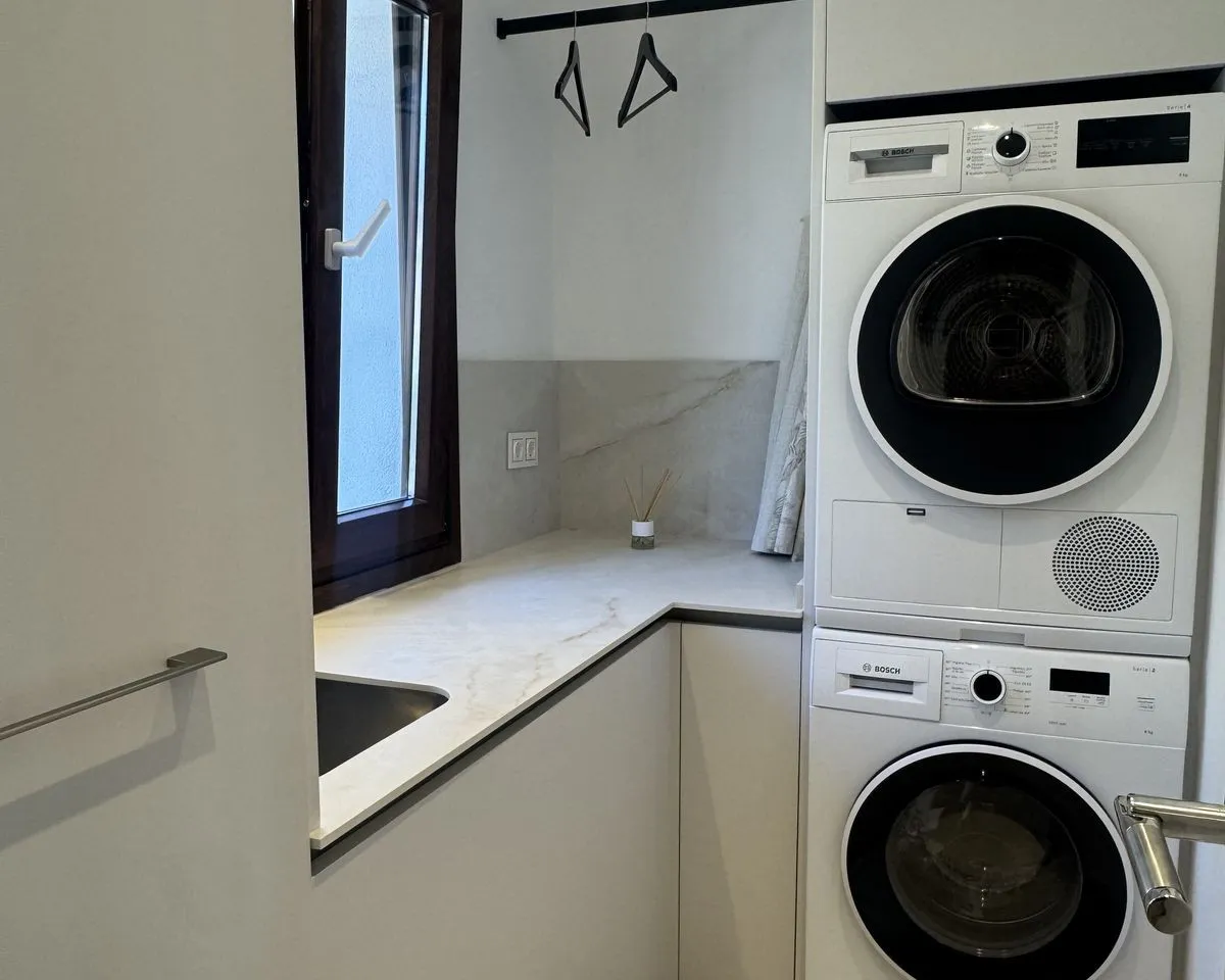 fb4a8eb4-1bd1-4e18-96ce-e582b9532e74