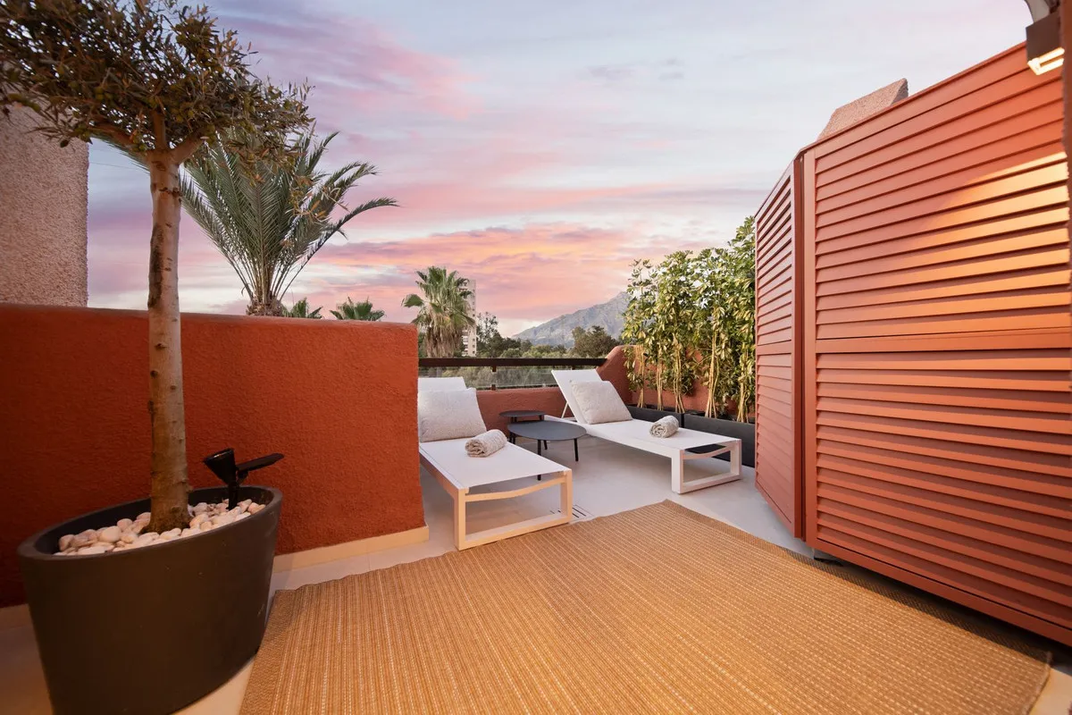 2d1f4360-62dd-4aba-9ca2-8f7339c04f5b