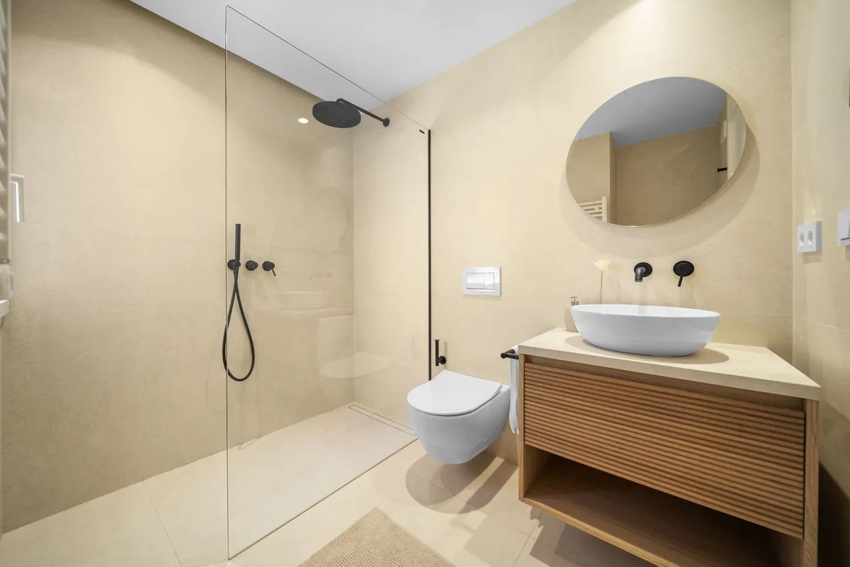 33ca8d6a-4d3b-45fa-a76e-11d8a71b296e