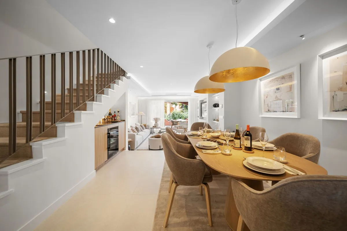 8f3c98c6-77c1-41e2-8aa8-5b24976a854c