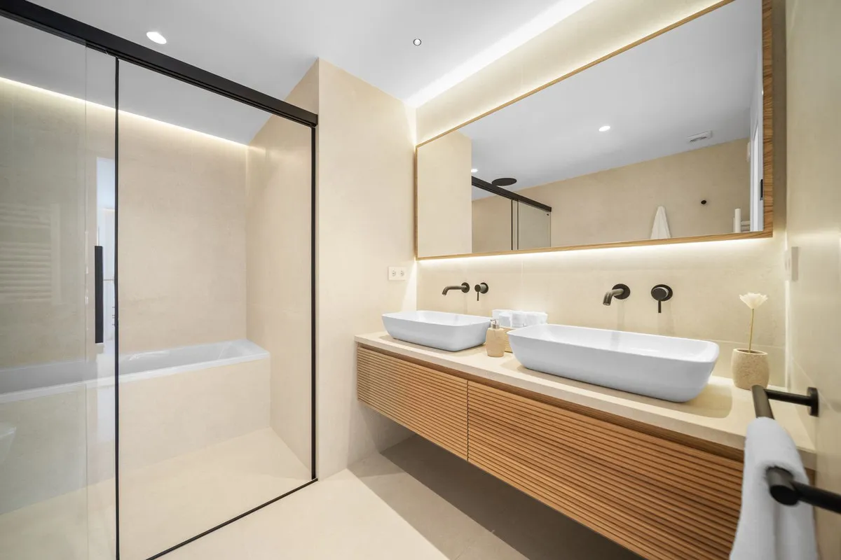 b97d9813-11aa-4b01-92b1-ec48685ddf63