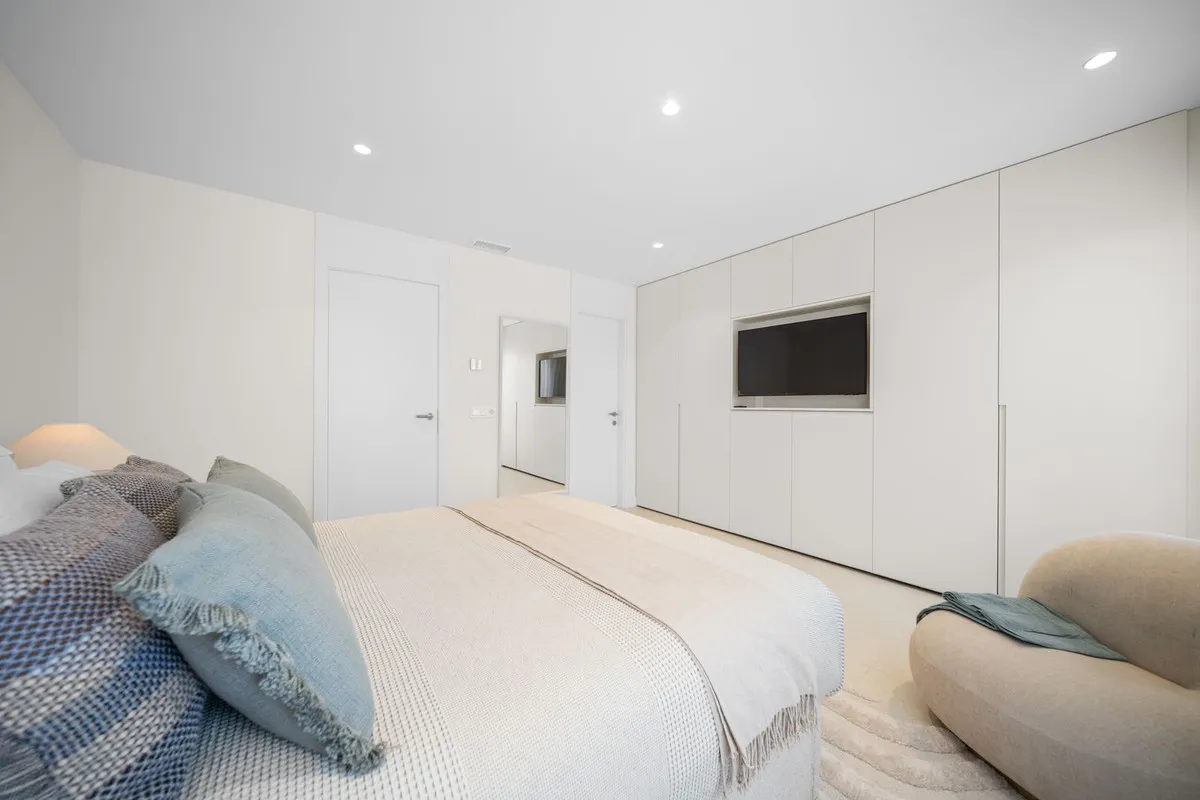 ec15b379-7a72-47d2-a458-3eb200ceda8e