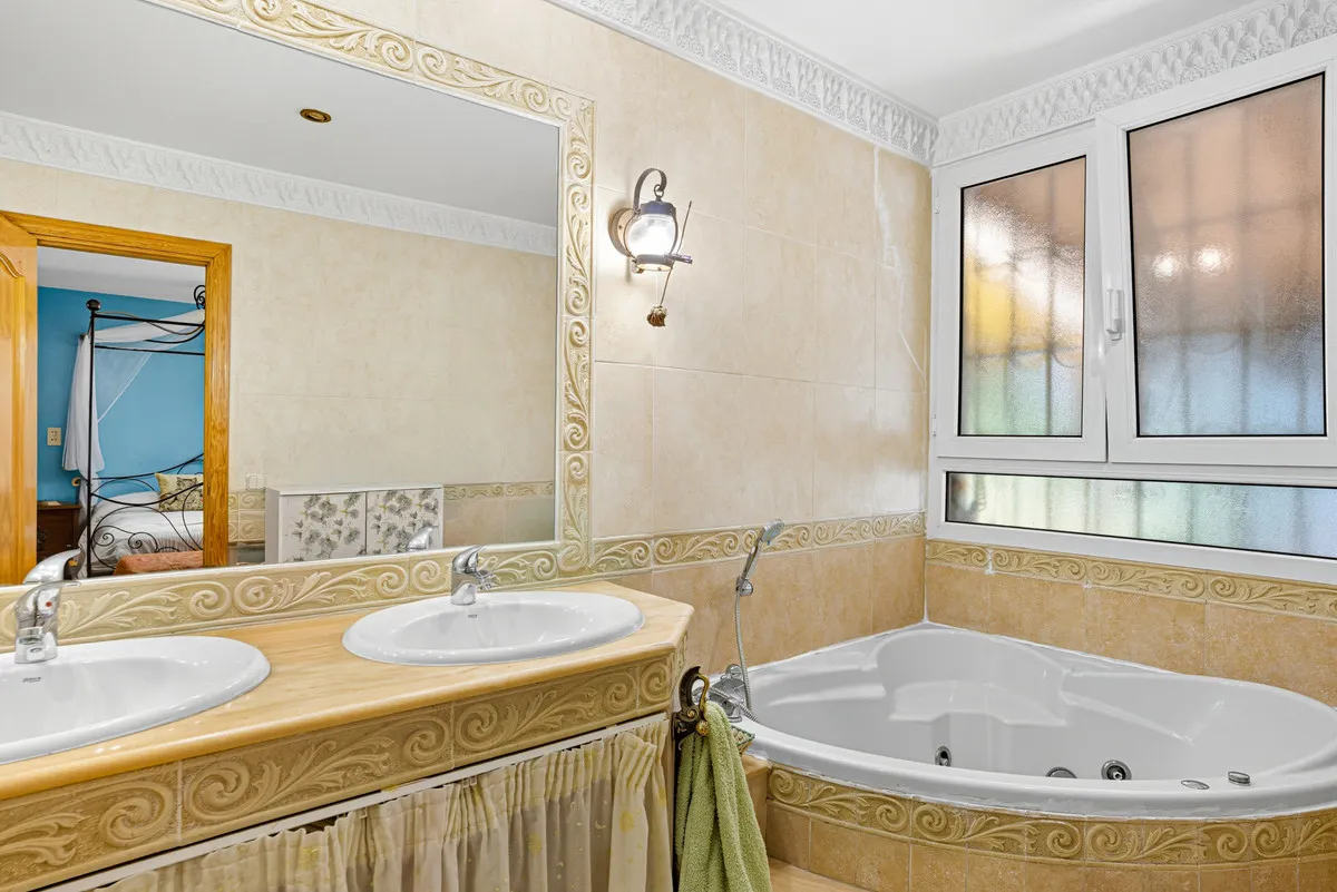 b7b72781-82d6-4923-9f05-a225d0293142