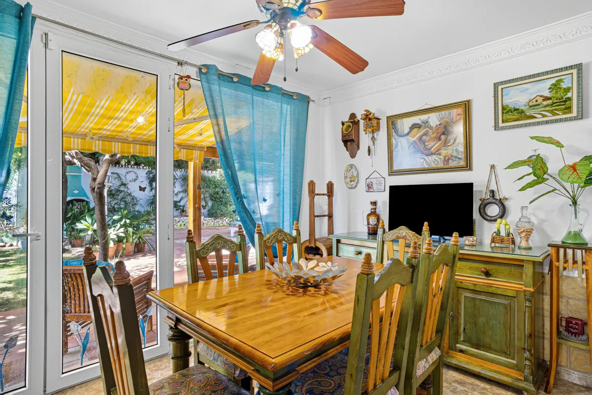 d8272c70-a941-4f75-afb8-43490546b48b