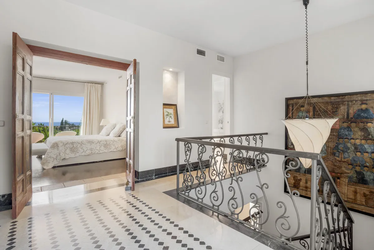 5051c7b6-348c-411e-a624-fa7f0072e703