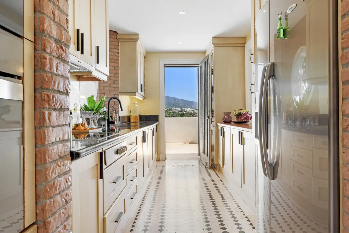 bdf95b5c-59ed-40ab-84a7-d9922aac7f7a