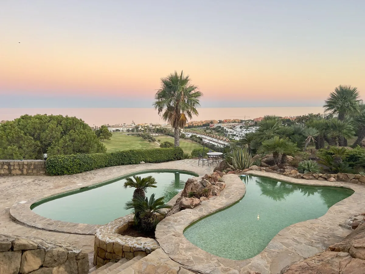 0a61c8f9-330e-40b4-bef6-ff116053e0f2