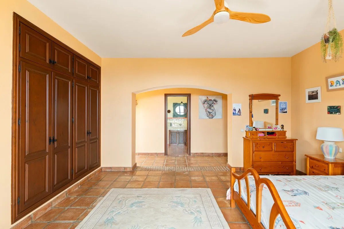 4ac298bd-382a-46a8-976b-1803a6f5a50c