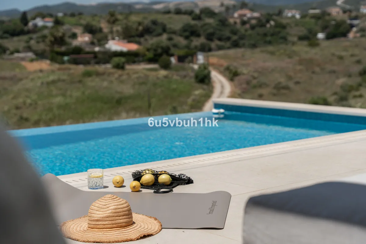 e1270775-1d99-4c7d-8856-cc109bb72a14