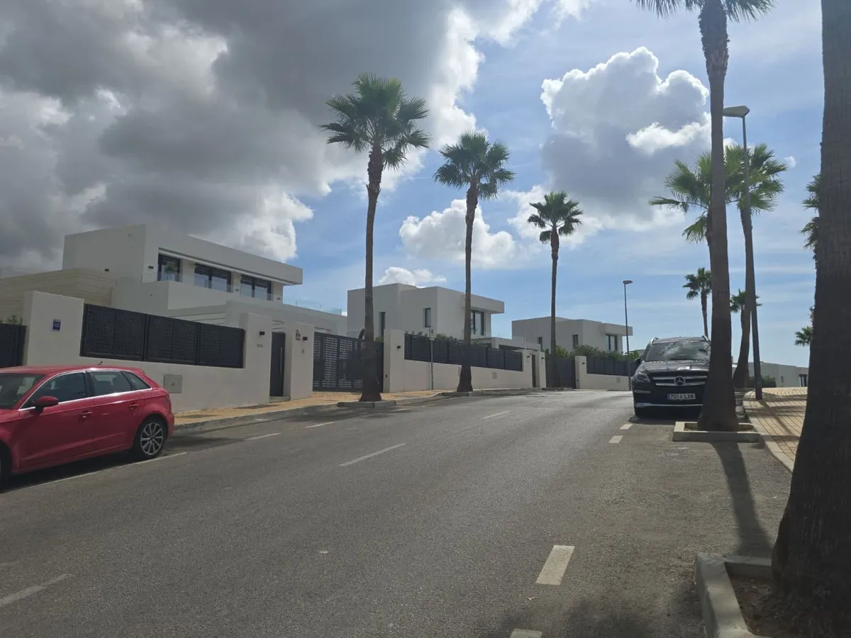 82b07596-93ac-4217-8b72-e84aaa286f97