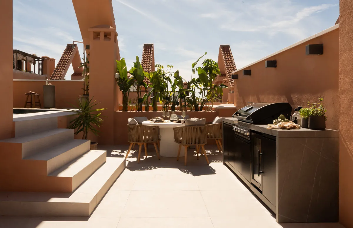 3c098912-8c87-41af-a5b3-16bae2a81c57